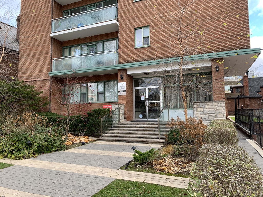 the building in which the apartment is located at 161 St. George, Toronto, M5R 2M3