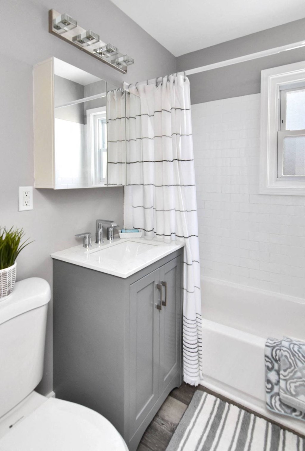 Bathroom With Bathtub at Encore 99, East Haven