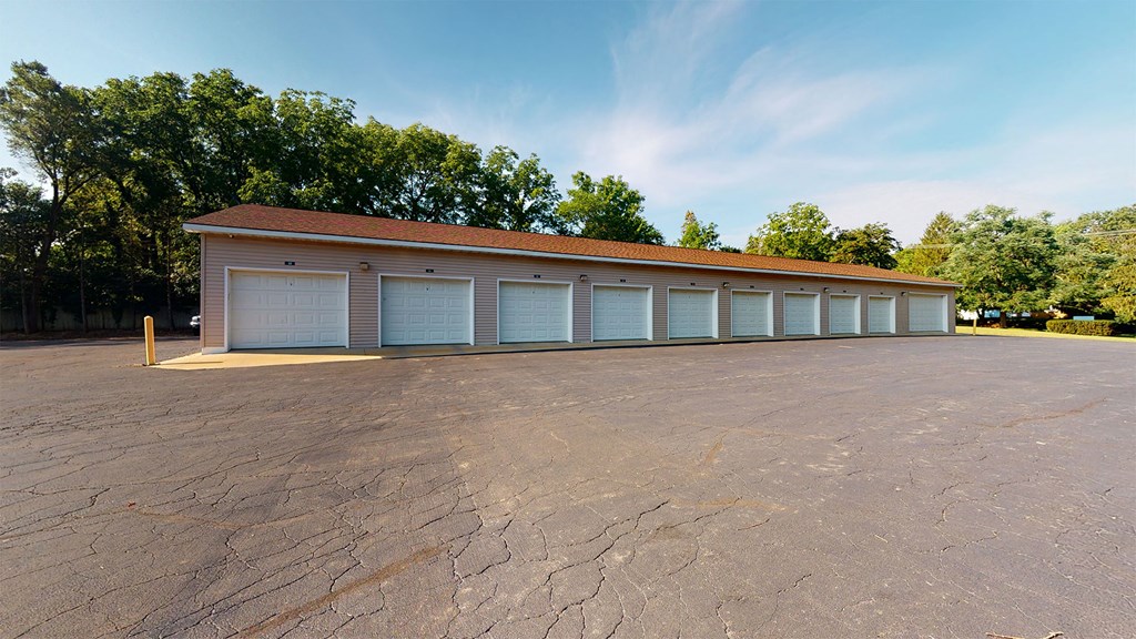 611 Regency Way Apartments Detached Garages