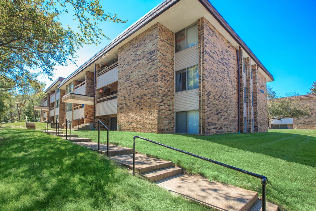 611 Regency Way Apartments Building Exterior