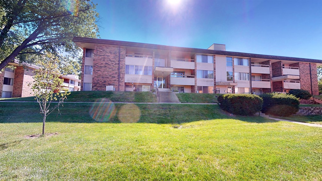 611 Regency Way Apartments Building Exterior