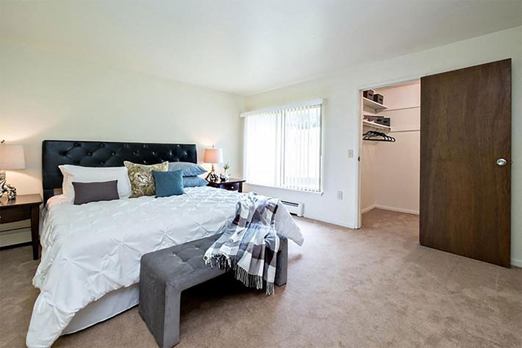 611 Regency Way Apartments Bedroom