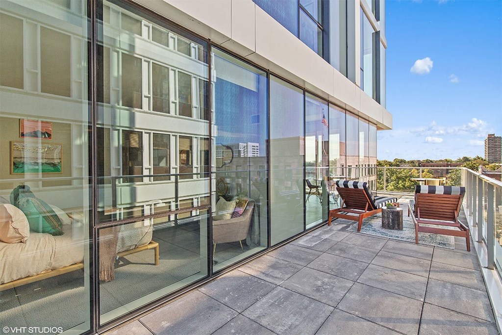 Albion-at-Oak-Park Balcony