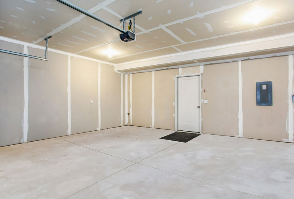 A room with a white ceiling and a black mat on the floor.