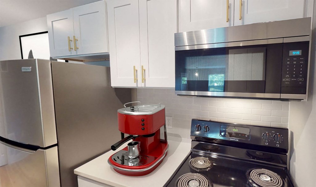Brixin Franklin Apartments & Townhomes Renovated Kitchen