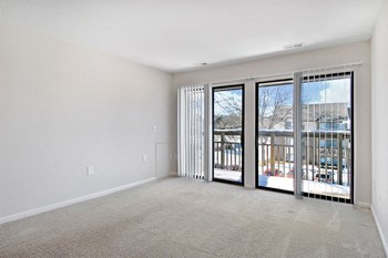 Bloomfield Place Apartments Spacious Rooms - Photo Gallery 6