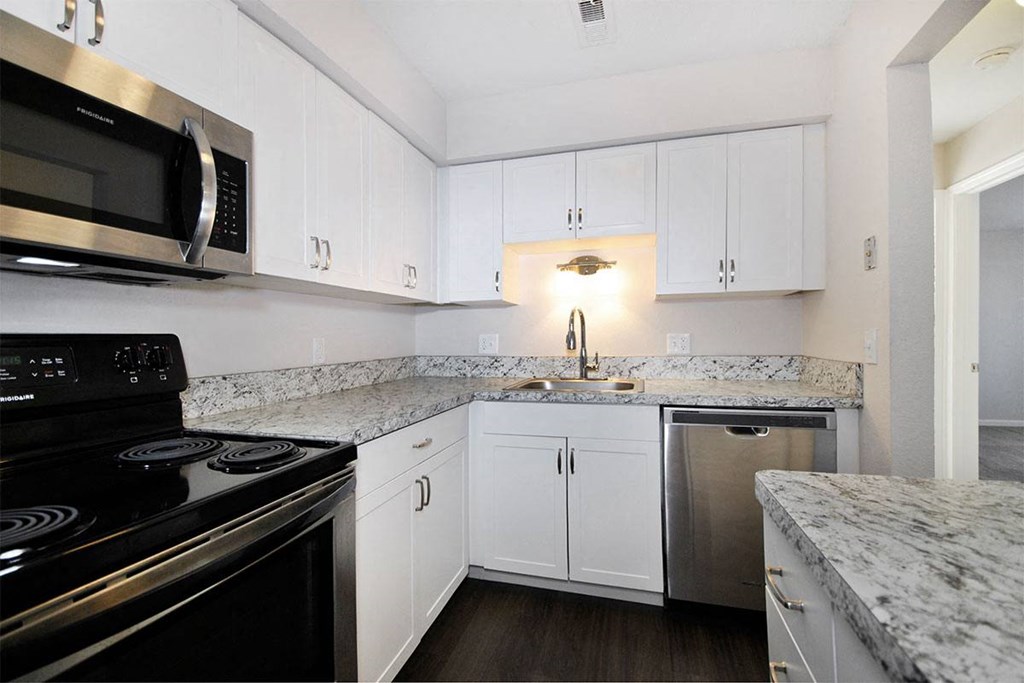 Bloomfield Place Apartments Kitchen with Stainless Steel Appliances