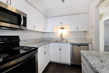 Bloomfield Place Apartments Kitchen with Stainless Steel Appliances - Photo Gallery 2