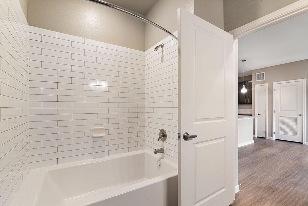 Boterra at Lago Mar Bathtub