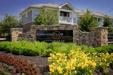 canon club at perry crossing apartments sign