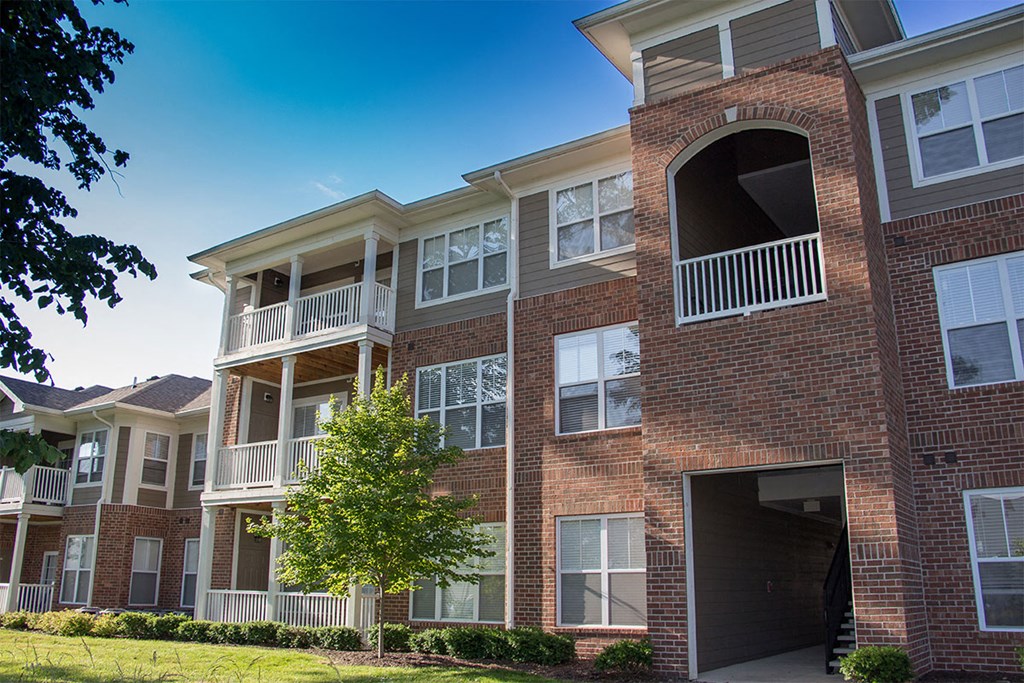 canon club at perry crossing apartments building