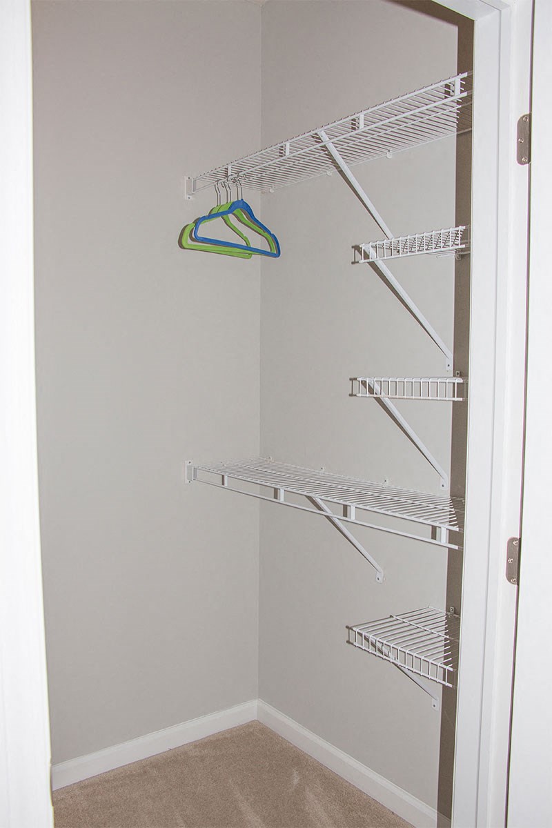 canon club at perry crossing apartments closet