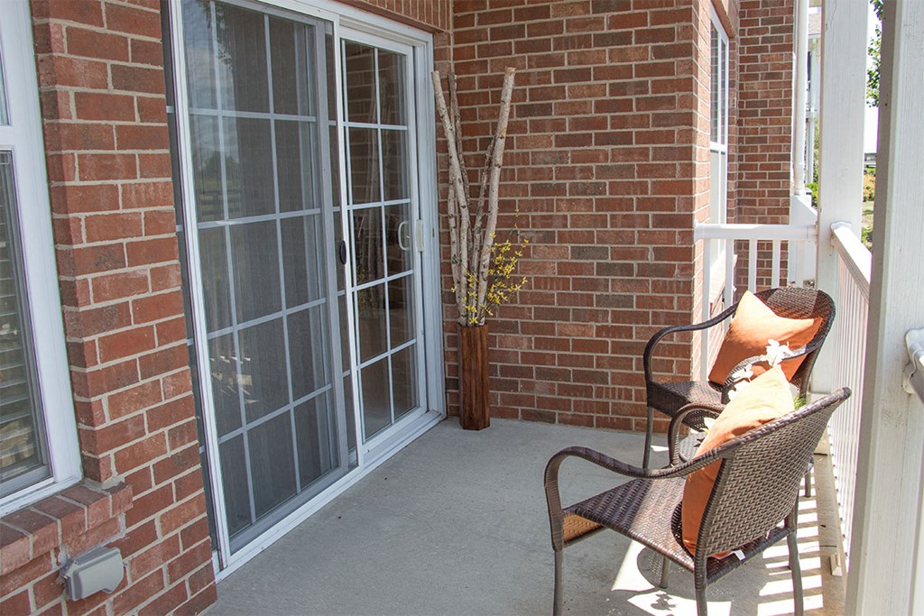 canon club at perry crossing apartments balcony