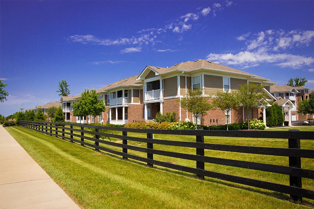 canon club at perry crossing apartments property