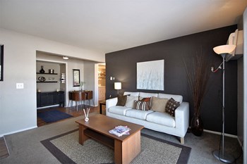 Carlyle Place Living Room - Photo Gallery 3
