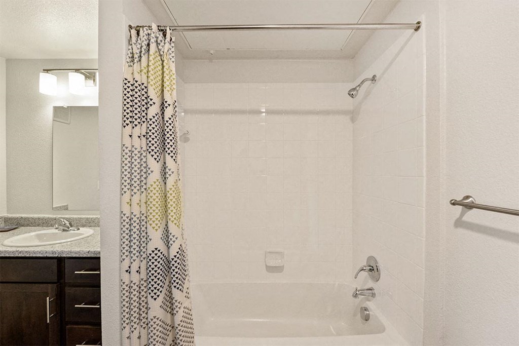 Champions Gate Apartments in San Antonio Garden Tub