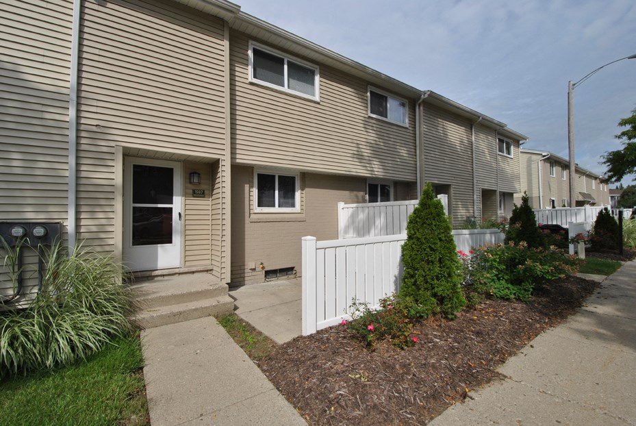 coolidge place townhomes outside