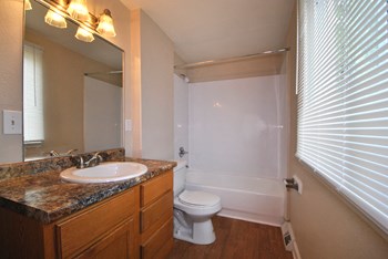 coolidge place townhomes bathroom - Photo Gallery 10