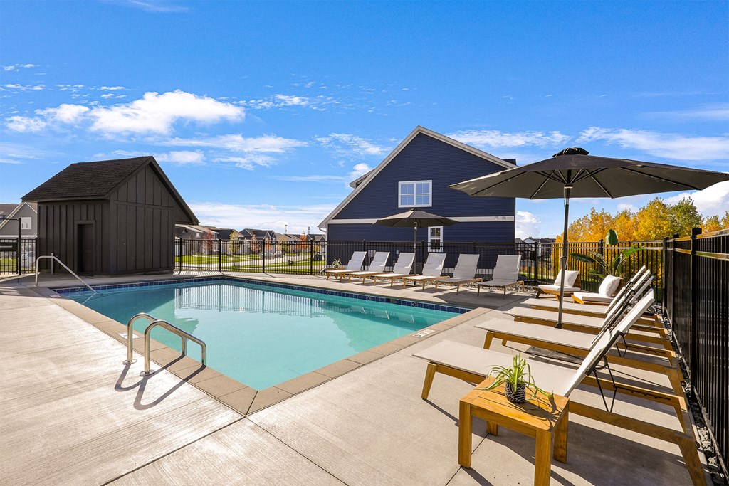 Edgewater on Cook Lake Outdoor Pool Area