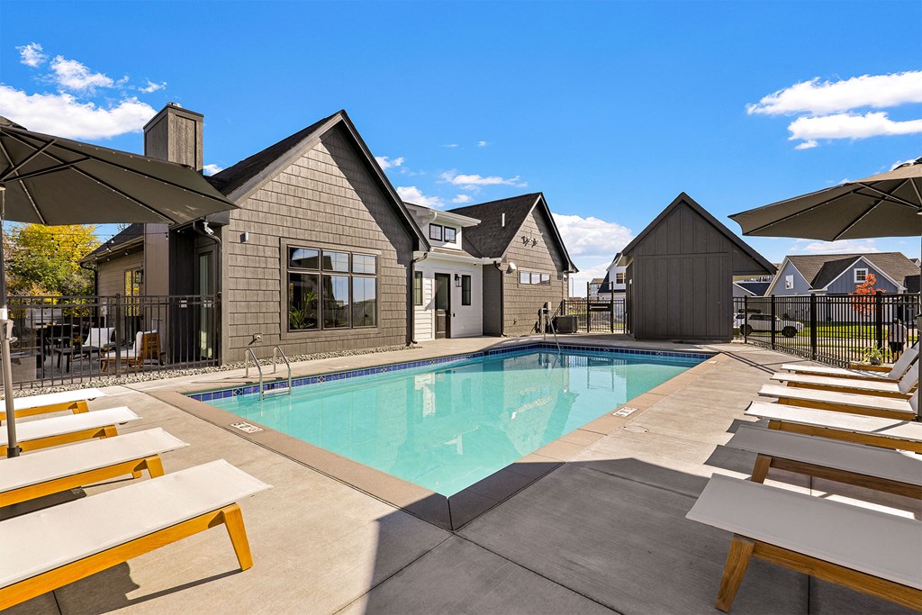 Edgewater on Cook Lake Outdoor Pool Area