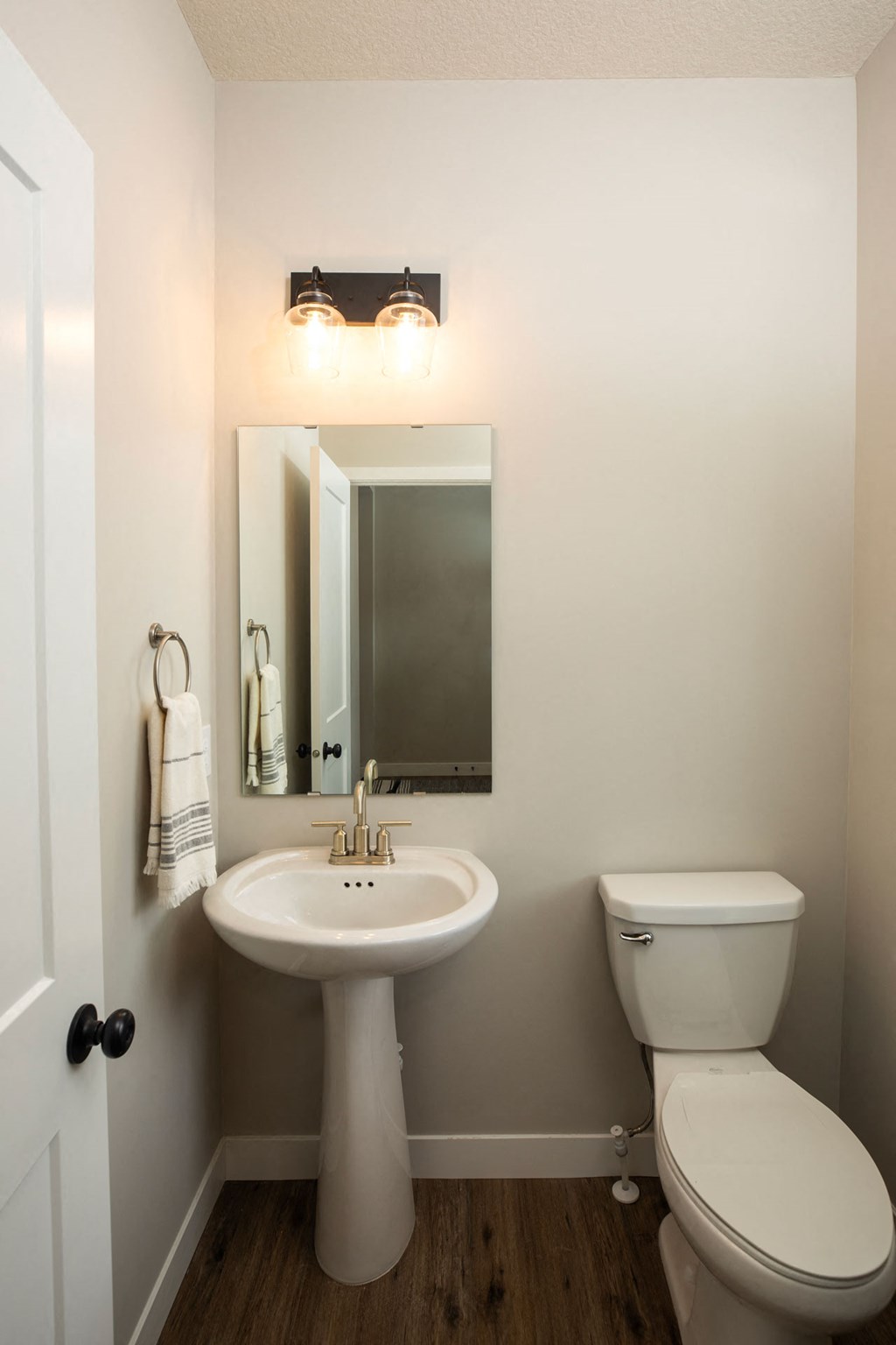 Edgewater on Cook Lake 1/2 Bath