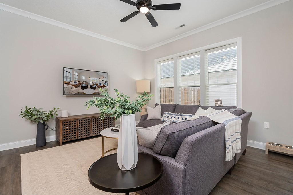 Evans Farm Apartments, 5915 Evans Farm Dr Ste C, Lewis Center, OH