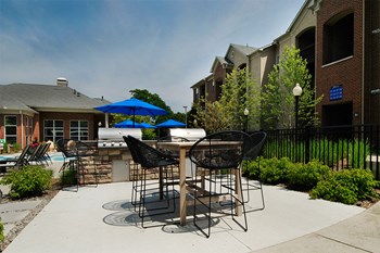 fairlane town center apartments outdoor grilling station - Photo Gallery 7