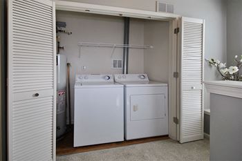 fairlane town center apartments washer and dryer