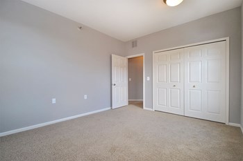 fairlane town center apartments bedroom - Photo Gallery 21