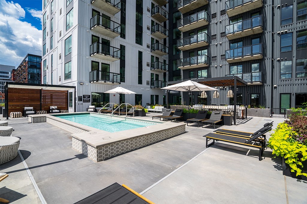 forte on the park apartments roof top pool