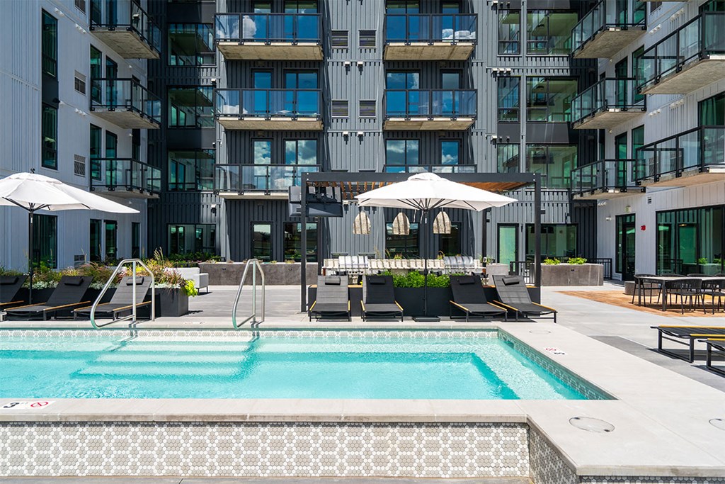 forte on the park apartments outdoor roof top pool