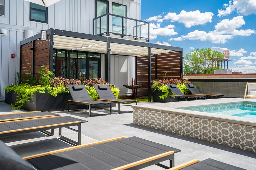 forte on the park apartments roof top pool