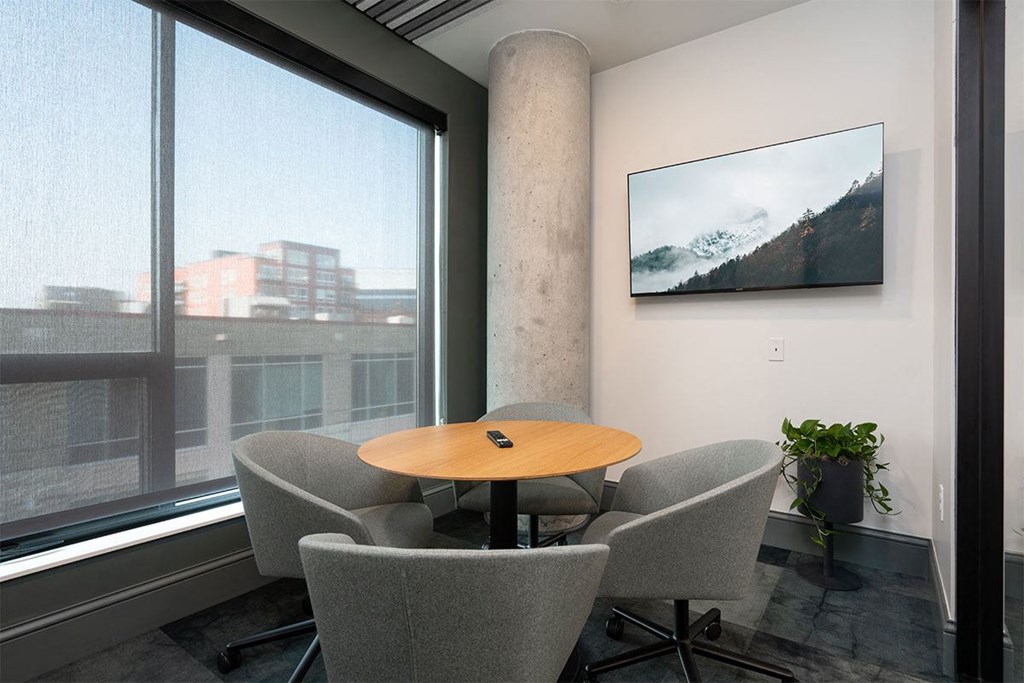 forte on the park apartments  meeting room with tv