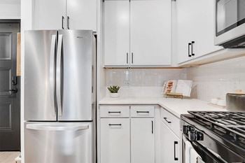 forte on the park apartments kitchen with name brand stainless steel appliances