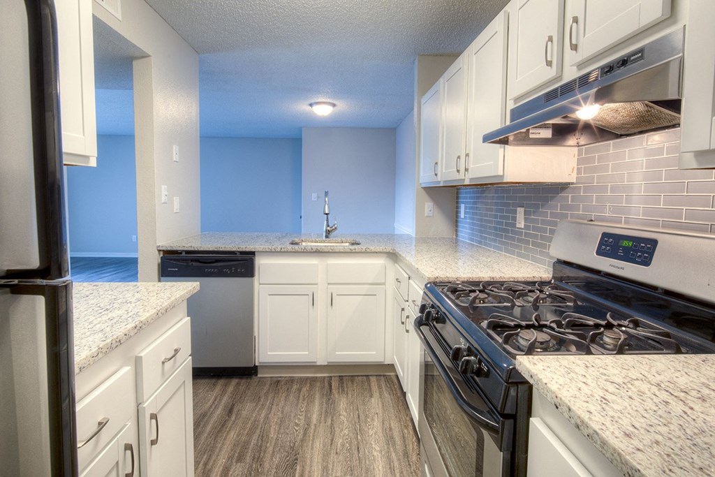 the preserve at ballantyne commons apartment kitchen