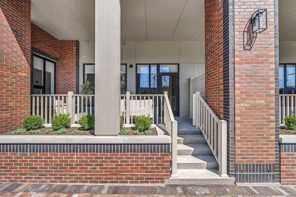 Albion Highland Park Walk-up Patio