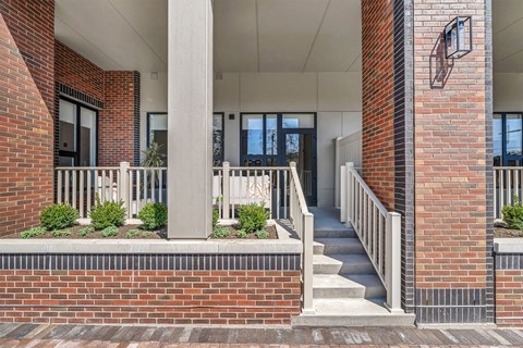 Albion Highland Park Walk-up Patio