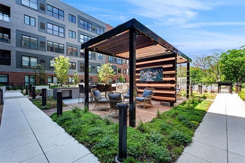 Albion Highland Park Outdoor Lounge