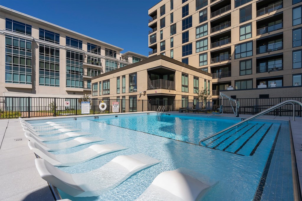 outdoor rooftop resort style pool