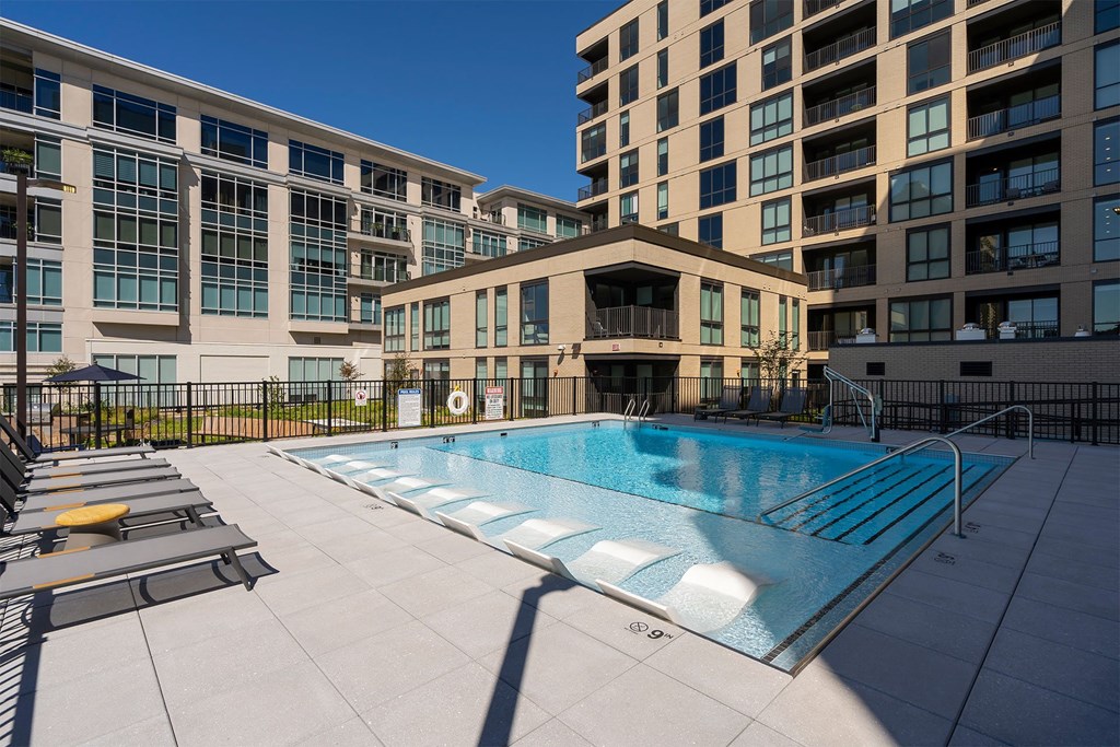 outdoor rooftop resort style pool