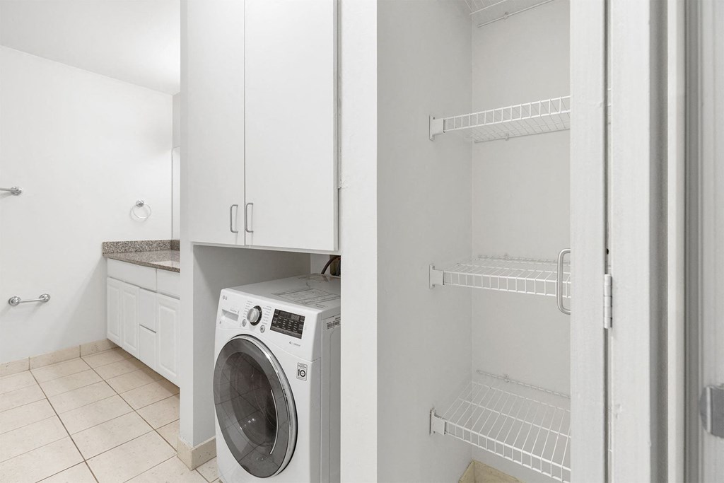 Lofts at Merchants Row _ Laundry