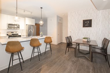Luna Apartments in Minneapolis Dining and Kitchen