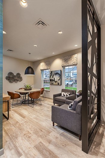 Midtown Pointe Clubhouse Lounge - Photo Gallery 6