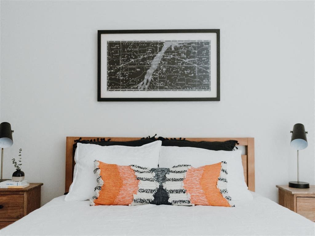 a bedroom with a bed and two night stands