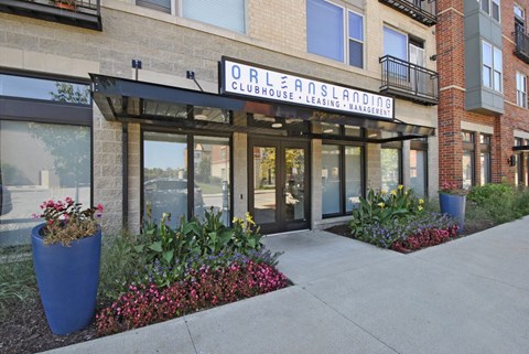 A building with a sign that says "Oreanslanding Clubhouse, Leasing, Management".