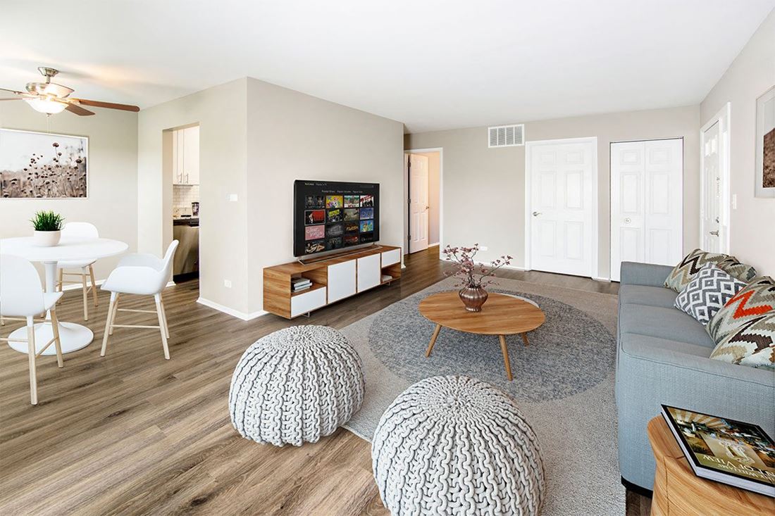 Village Green Of Schaumburg Apartments photo