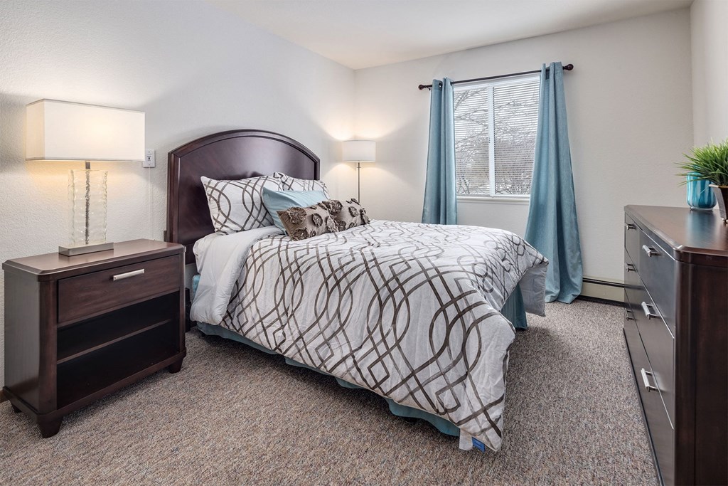 the preserve at ballantyne commons apartments bedroom with bed