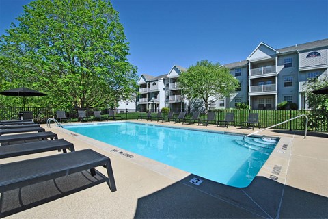 the preserve at ballantyne commons resort style swimming pool with benches and apartment buildings