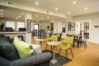 Pine Crossing Apartments Resident Lounge - Photo Gallery 11