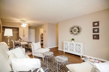 Pine Crossing Apartments Living Room - Photo Gallery 6